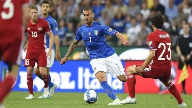 中场与锋线 中场与锋线